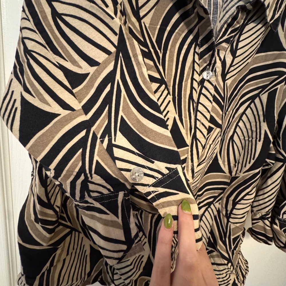 East 5th Black and Tan Leaf Pattern Blouse - Picture 3 of 4